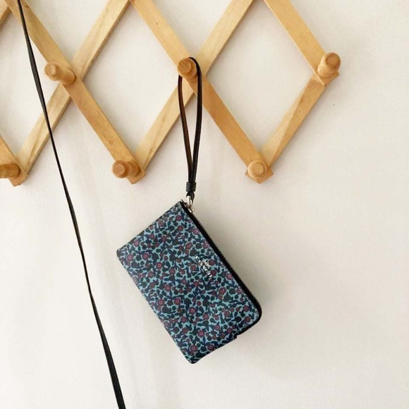 Coach Nylon Blue Floral Bag With Matching Leather Wristlet - Picture 4 of 16